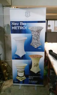 Metro ürün tanıtım roll-up — Ürün görselleriyle hazırlanan roll-up baskının ön görünümü.